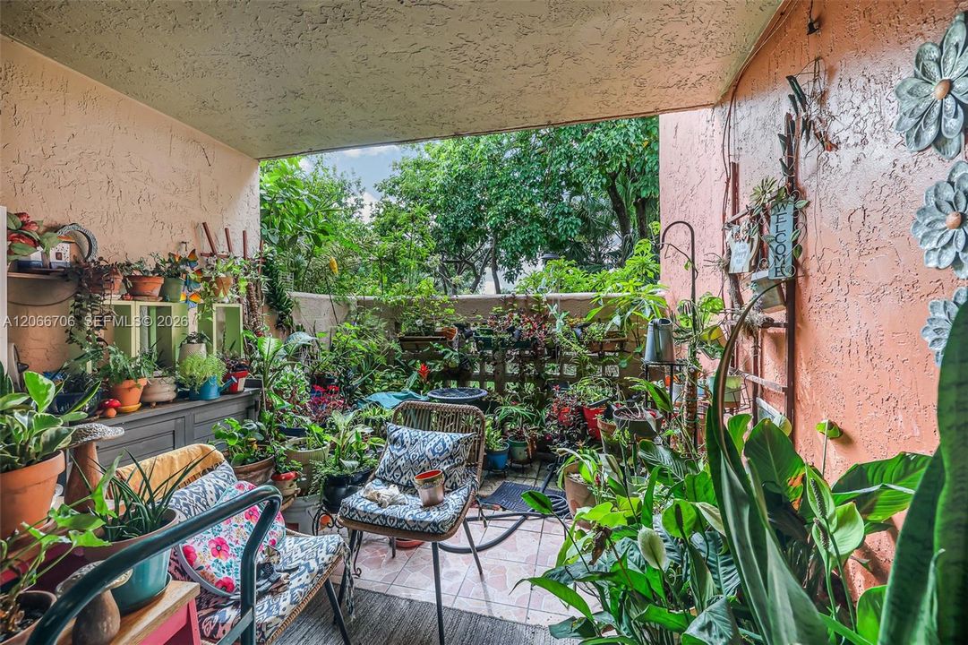 For Sale: $295,000 (2 beds, 2 baths, 1000 Square Feet)