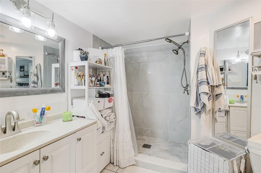 For Sale: $295,000 (2 beds, 2 baths, 1000 Square Feet)