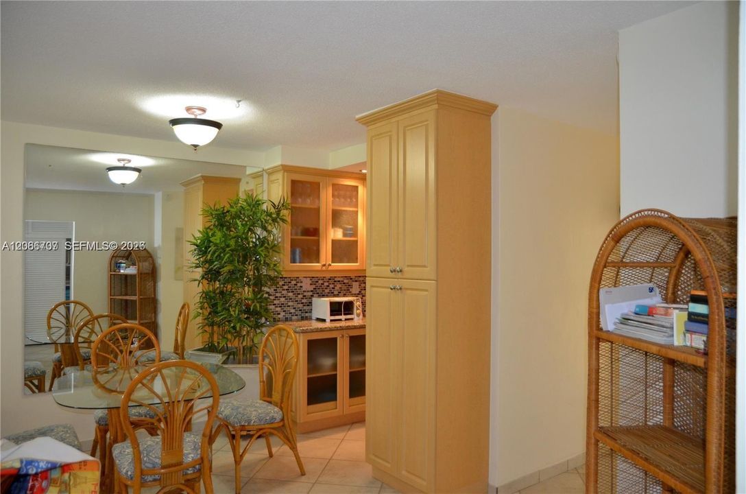 待售: $87,500 (2 贝兹, 1 浴室, 883 平方英尺)