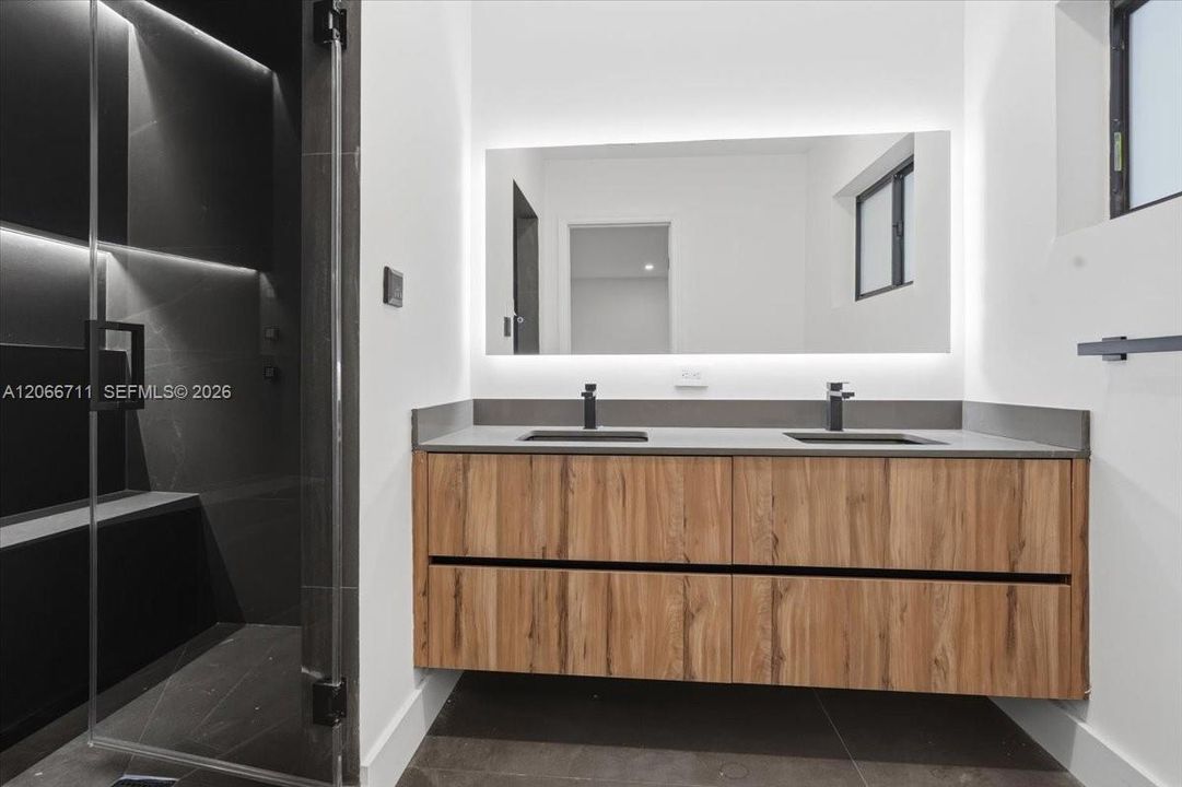 В аренду: $8,500 (3 спален, 2 ванн, 2052 Квадратных фут)