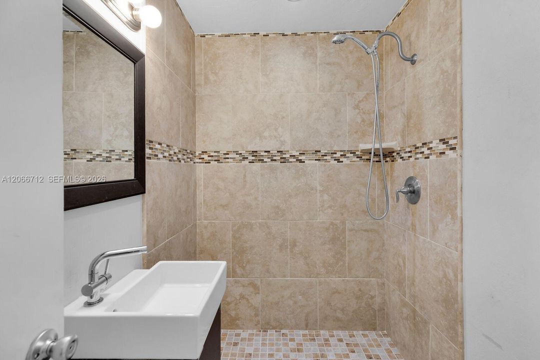 For Sale: $675,000 (2 beds, 2 baths, 945 Square Feet)