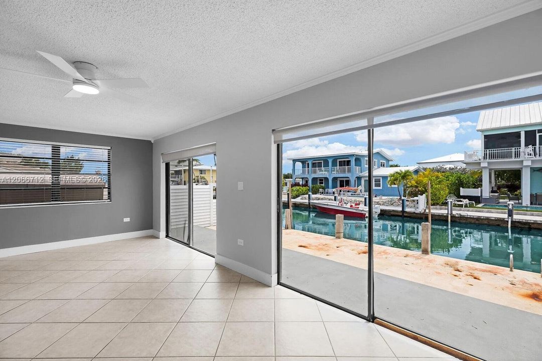 For Sale: $675,000 (2 beds, 2 baths, 945 Square Feet)