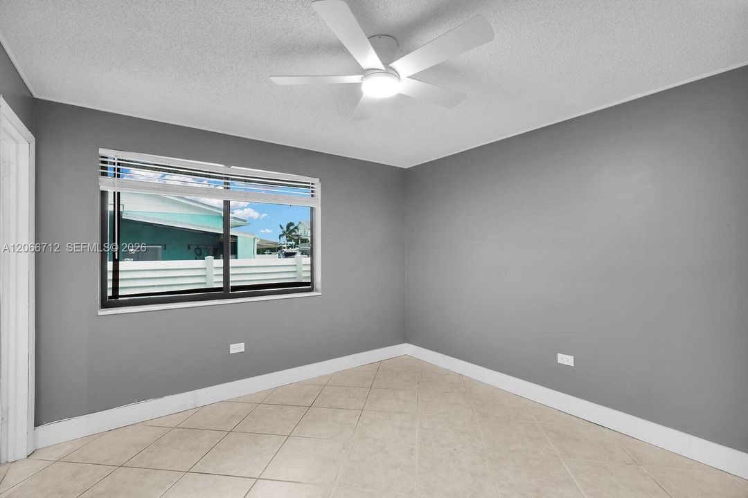 For Sale: $675,000 (2 beds, 2 baths, 945 Square Feet)