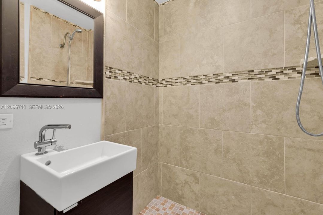 For Sale: $675,000 (2 beds, 2 baths, 945 Square Feet)