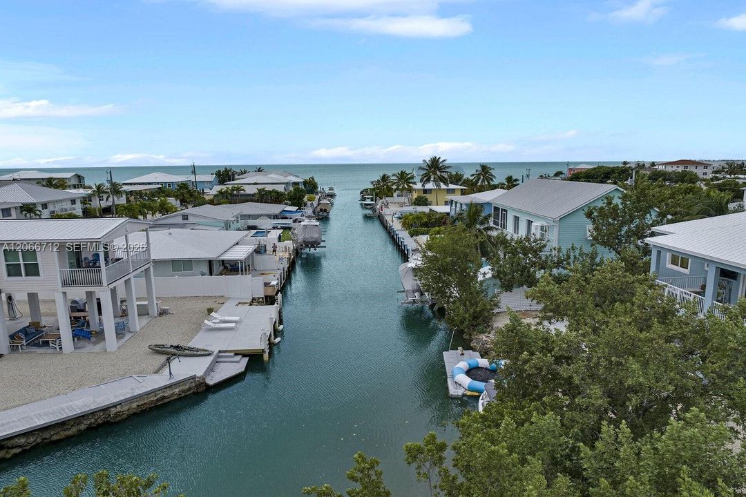 For Sale: $675,000 (2 beds, 2 baths, 945 Square Feet)
