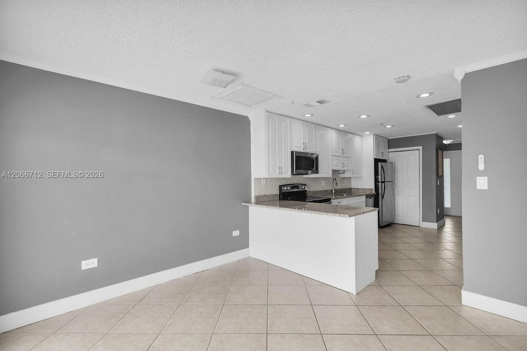 For Sale: $675,000 (2 beds, 2 baths, 945 Square Feet)