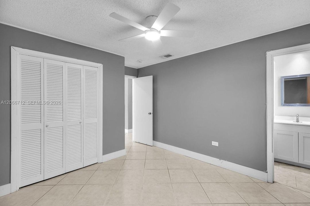 For Sale: $675,000 (2 beds, 2 baths, 945 Square Feet)