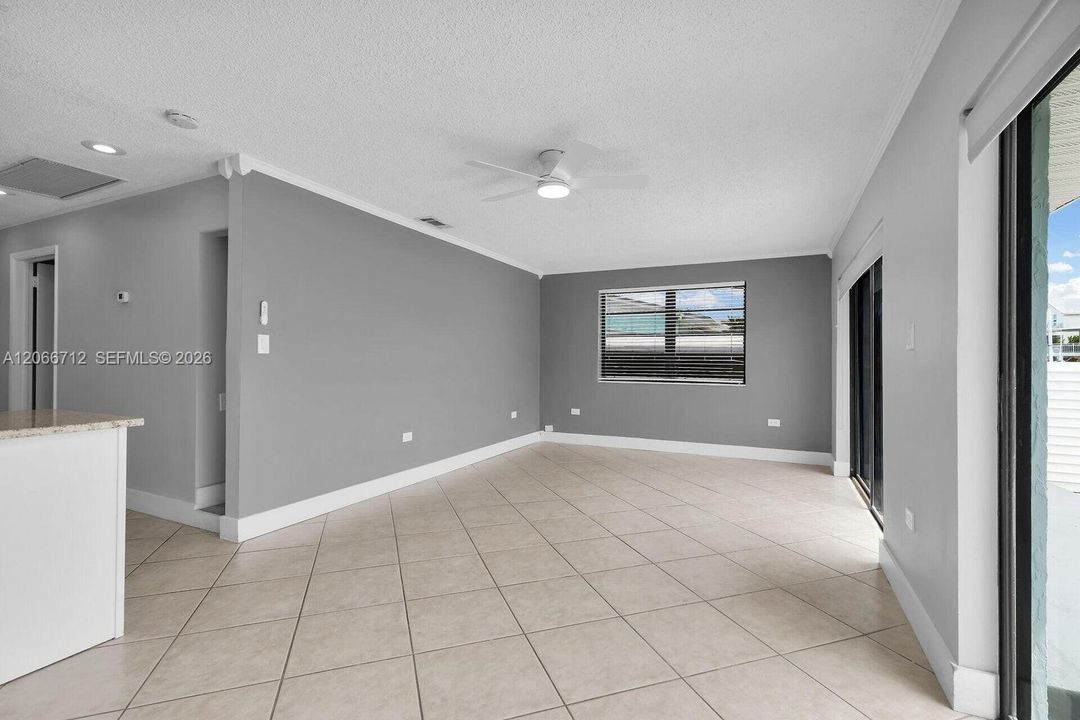 For Sale: $675,000 (2 beds, 2 baths, 945 Square Feet)