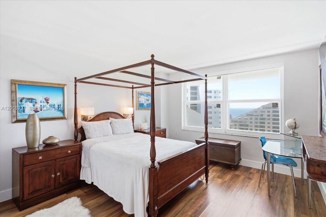 For Sale: $1,395,000 (2 beds, 2 baths, 1260 Square Feet)