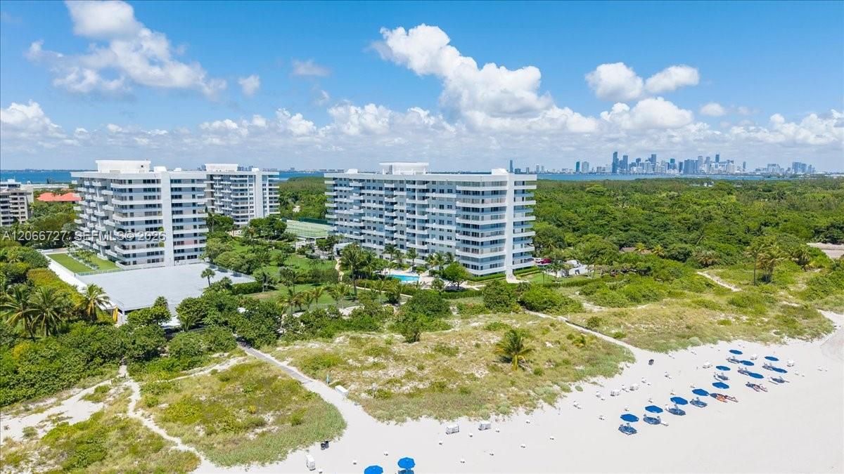 For Sale: $1,395,000 (2 beds, 2 baths, 1260 Square Feet)