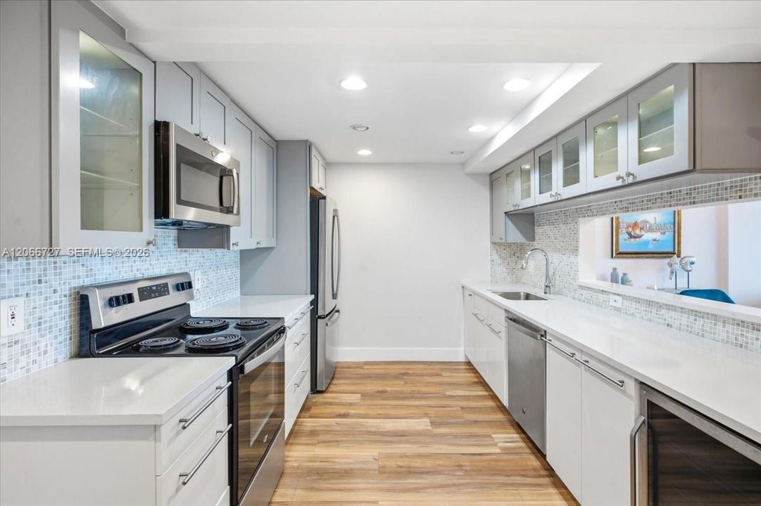 For Sale: $1,395,000 (2 beds, 2 baths, 1260 Square Feet)