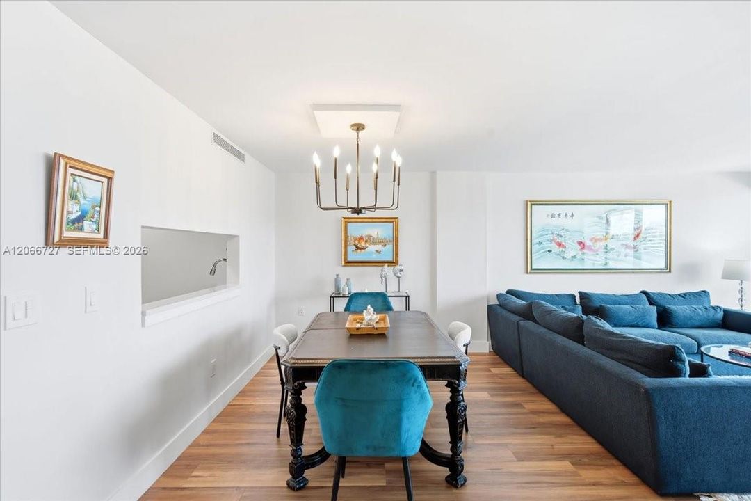 For Sale: $1,395,000 (2 beds, 2 baths, 1260 Square Feet)