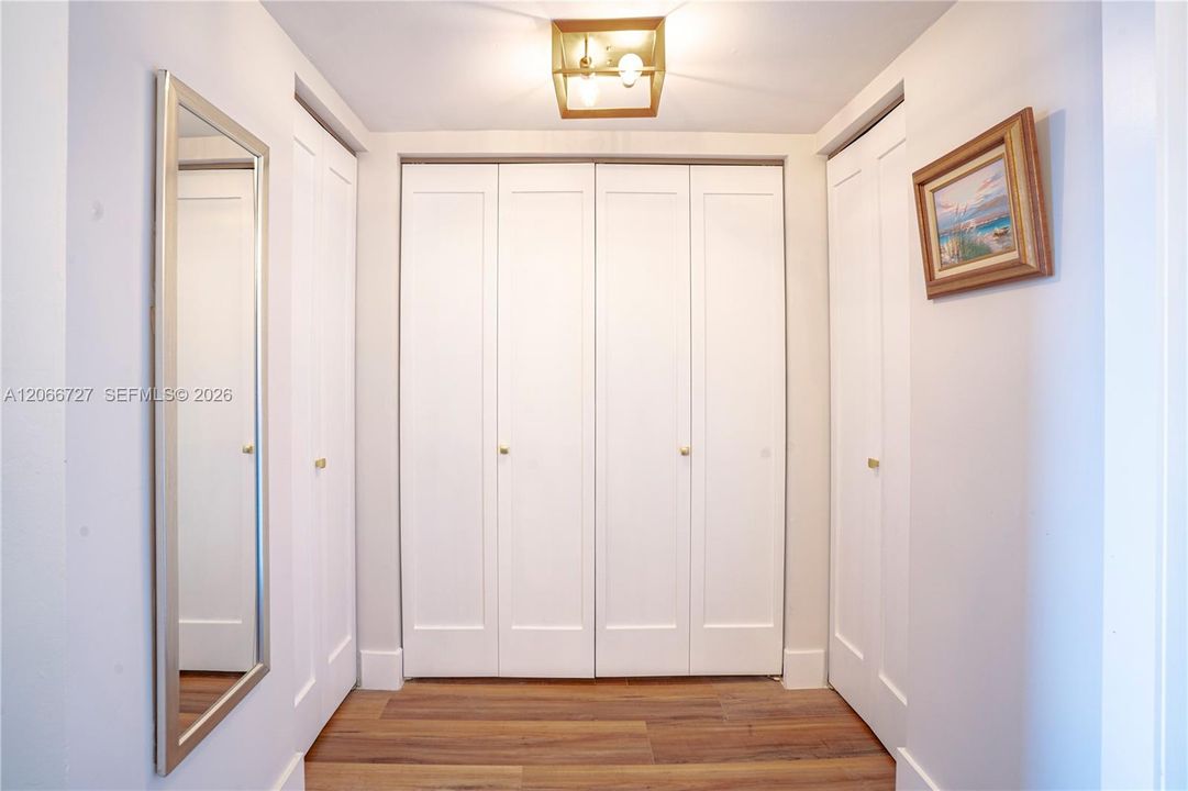 For Sale: $1,395,000 (2 beds, 2 baths, 1260 Square Feet)