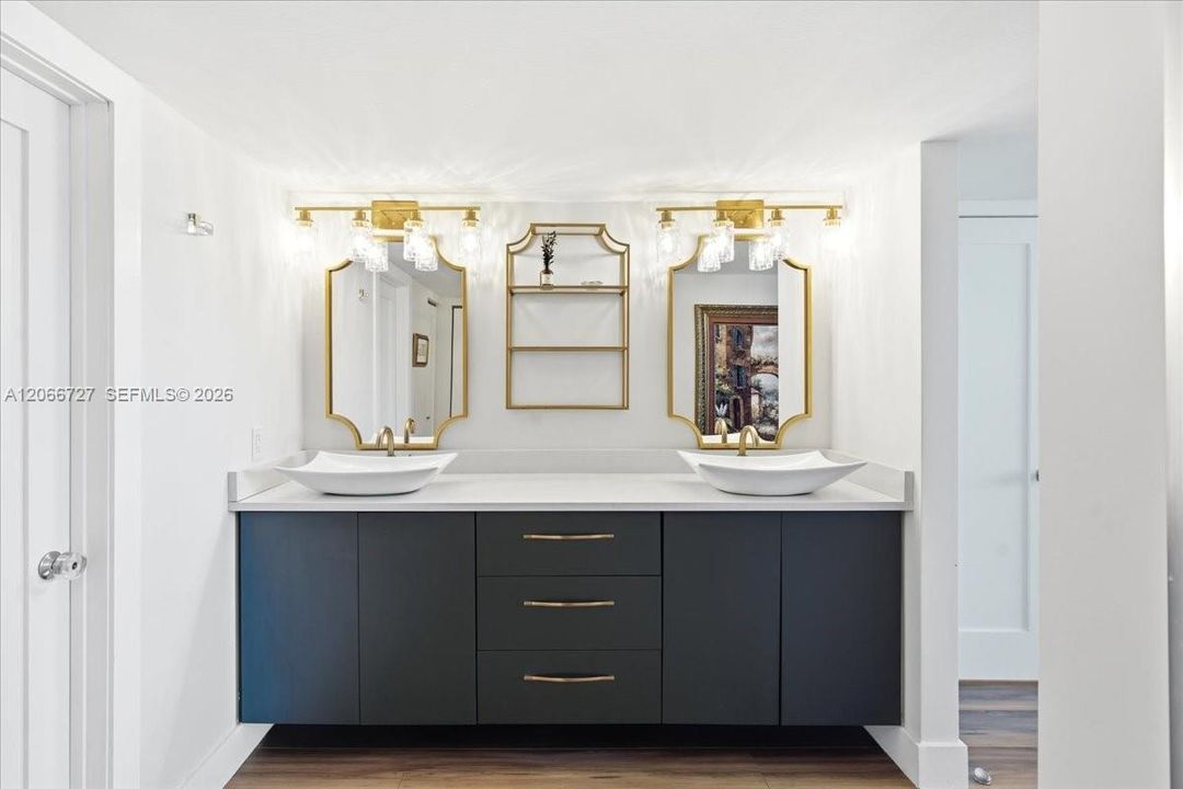 For Sale: $1,395,000 (2 beds, 2 baths, 1260 Square Feet)