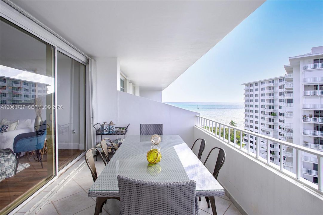 For Sale: $1,395,000 (2 beds, 2 baths, 1260 Square Feet)
