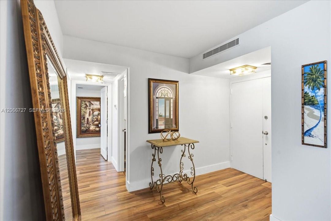 For Sale: $1,395,000 (2 beds, 2 baths, 1260 Square Feet)