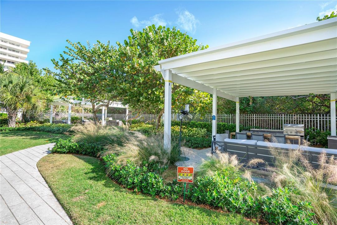 For Sale: $1,395,000 (2 beds, 2 baths, 1260 Square Feet)
