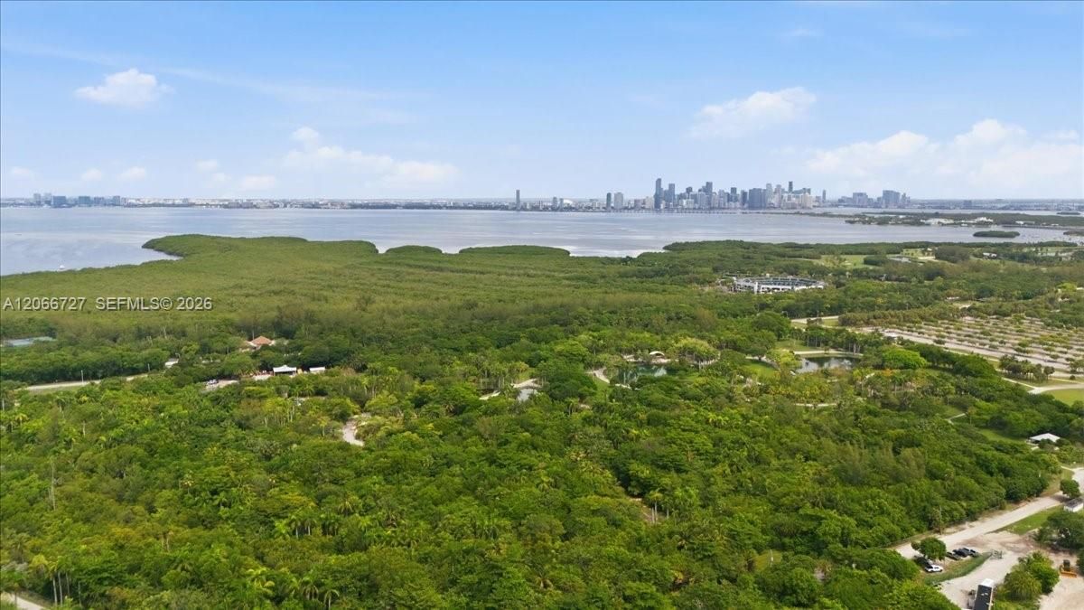 For Sale: $1,395,000 (2 beds, 2 baths, 1260 Square Feet)