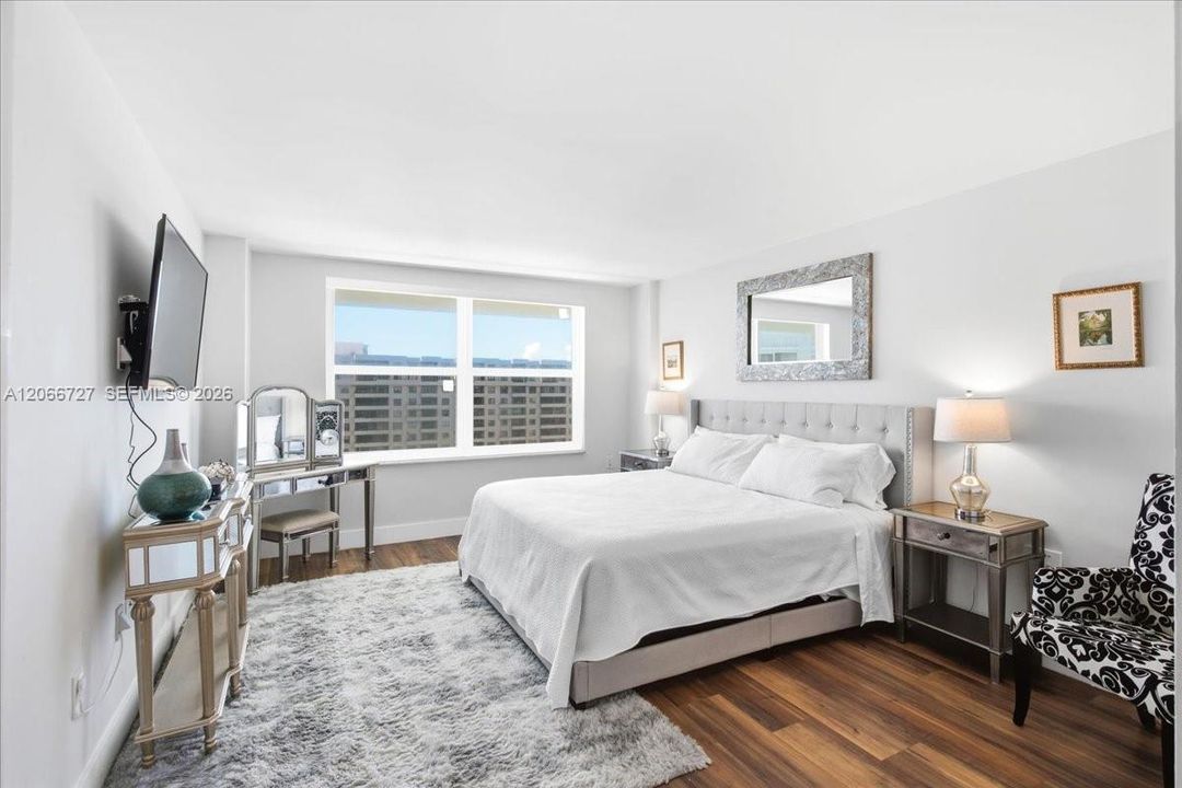 For Sale: $1,395,000 (2 beds, 2 baths, 1260 Square Feet)