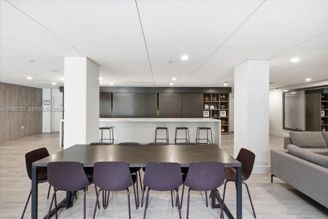 For Sale: $1,395,000 (2 beds, 2 baths, 1260 Square Feet)