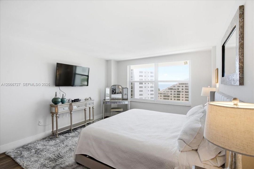 For Sale: $1,395,000 (2 beds, 2 baths, 1260 Square Feet)