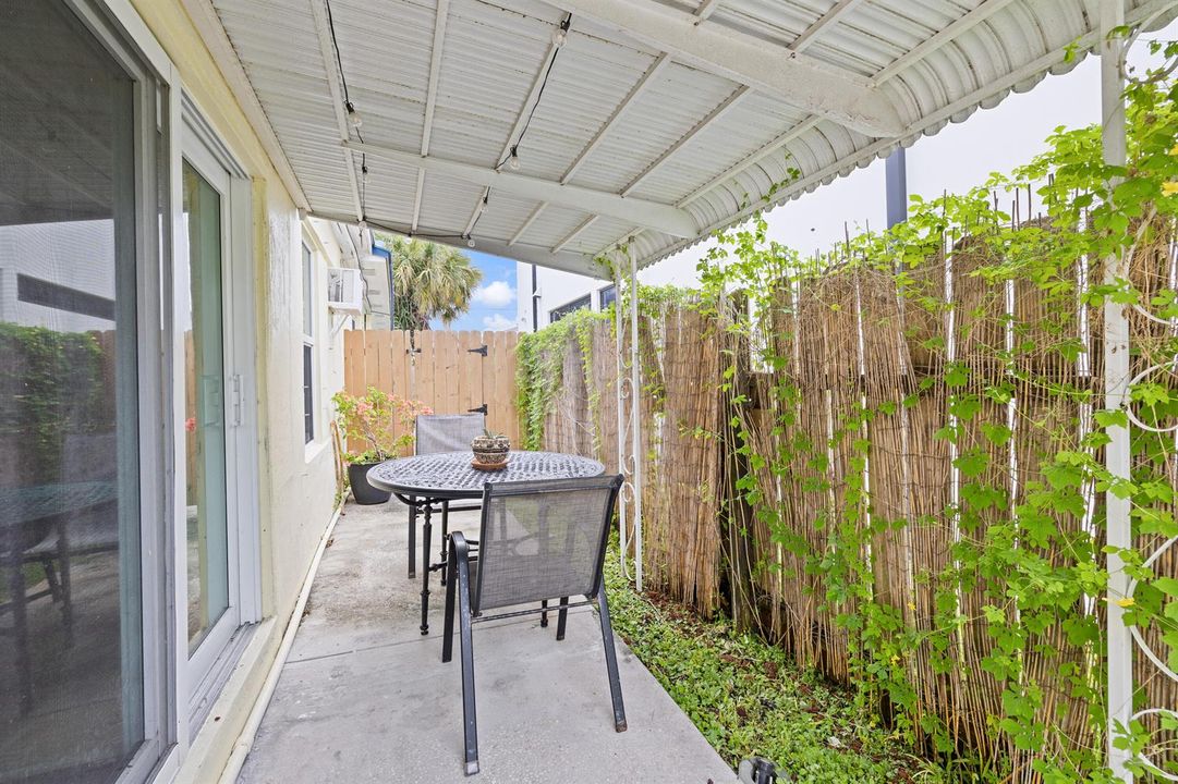 400 45th St. -8
