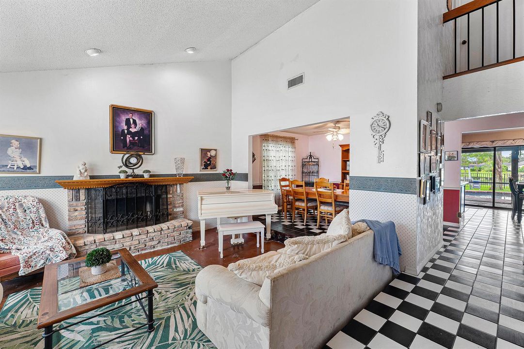 008-1726TreehavenCourt-Wellington-FL-334