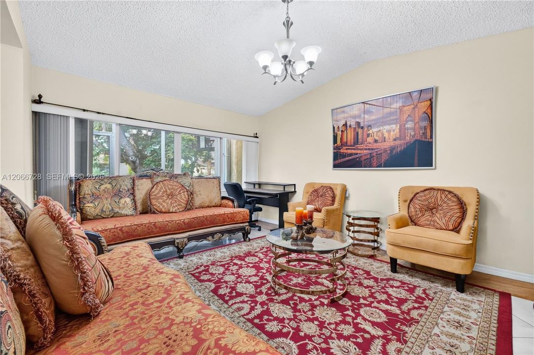 For Sale: $449,900 (3 beds, 2 baths, 1294 Square Feet)