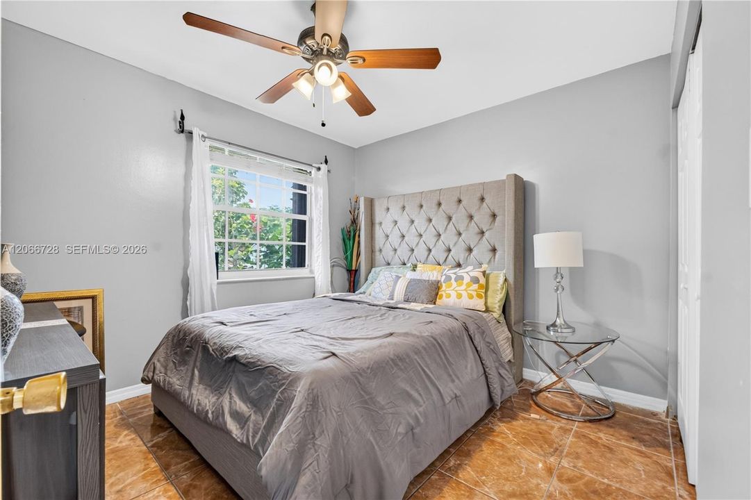 For Sale: $449,900 (3 beds, 2 baths, 1294 Square Feet)