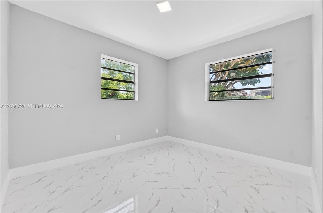 For Sale: $449,900 (3 beds, 2 baths, 1294 Square Feet)