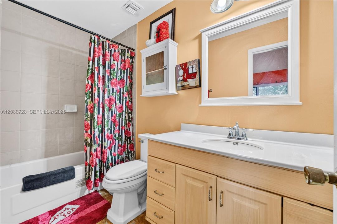 For Sale: $449,900 (3 beds, 2 baths, 1294 Square Feet)