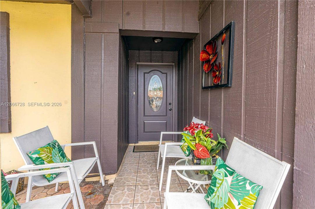 For Sale: $449,900 (3 beds, 2 baths, 1294 Square Feet)