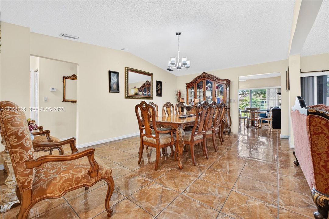 For Sale: $449,900 (3 beds, 2 baths, 1294 Square Feet)