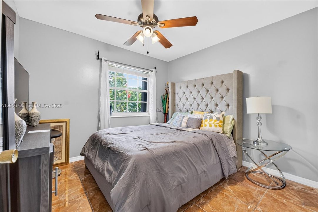 For Sale: $449,900 (3 beds, 2 baths, 1294 Square Feet)