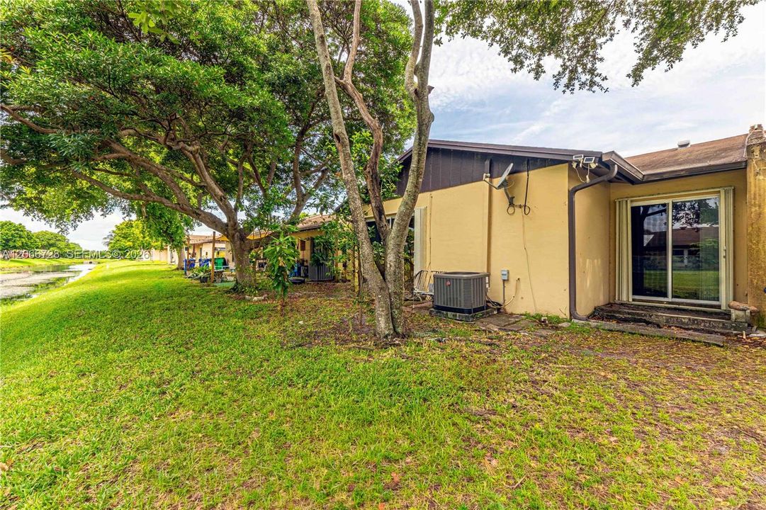 For Sale: $449,900 (3 beds, 2 baths, 1294 Square Feet)