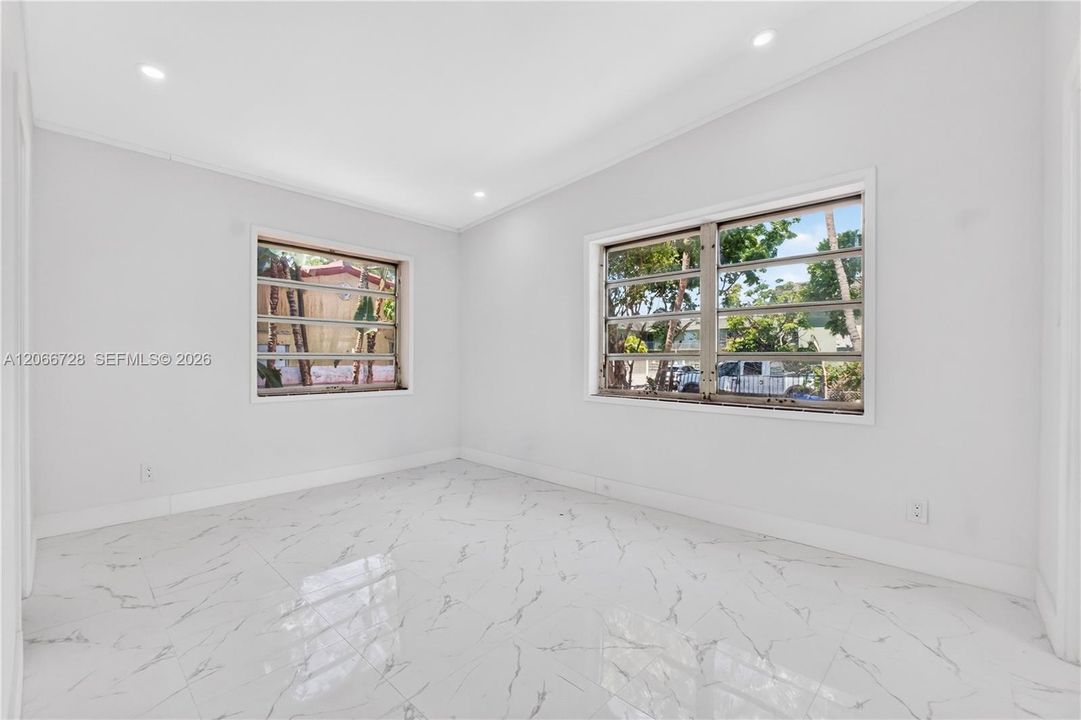 For Sale: $449,900 (3 beds, 2 baths, 1294 Square Feet)