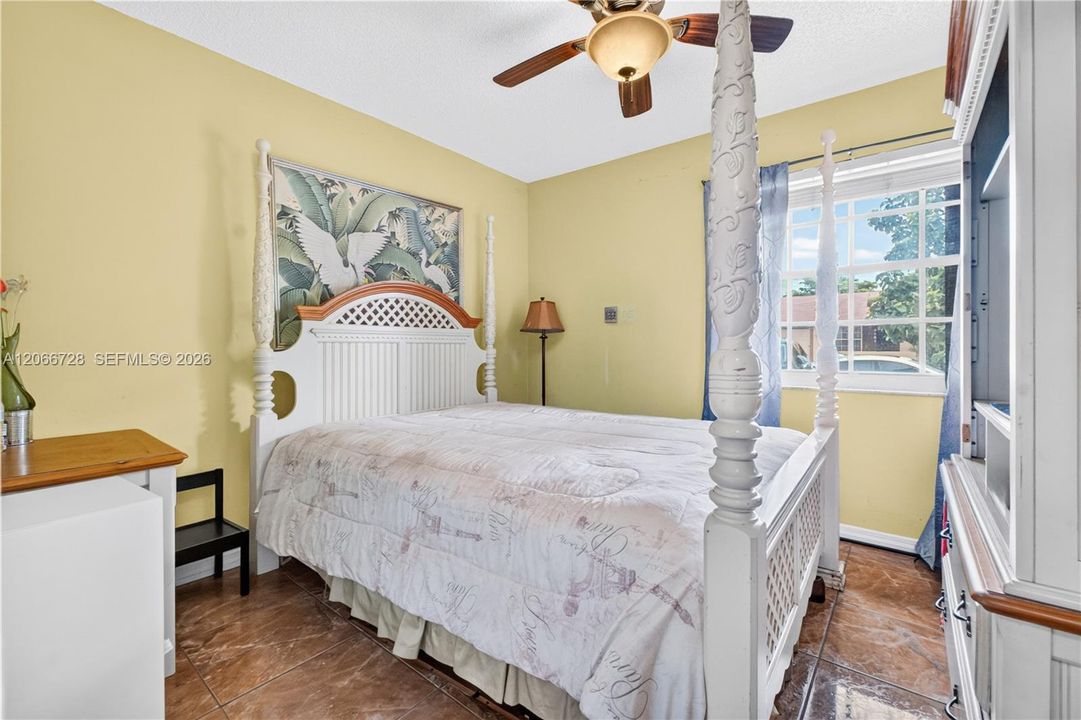 For Sale: $449,900 (3 beds, 2 baths, 1294 Square Feet)