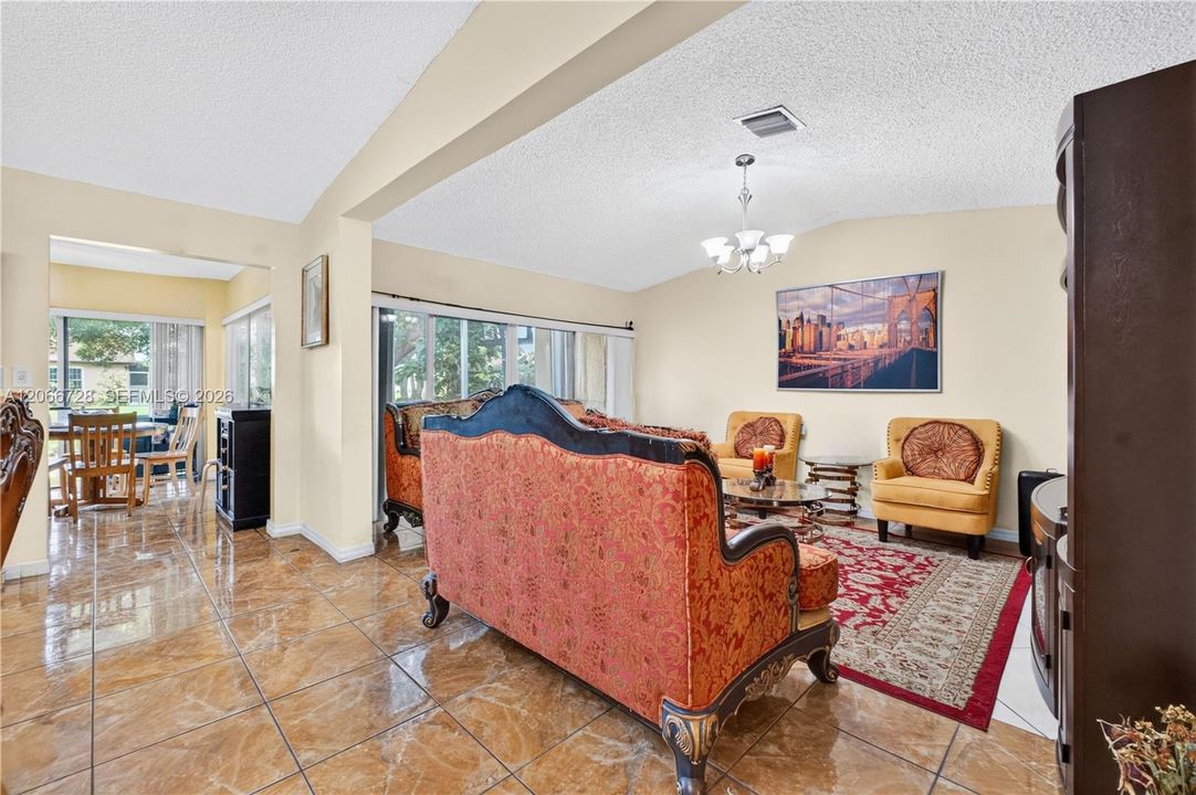 For Sale: $449,900 (3 beds, 2 baths, 1294 Square Feet)