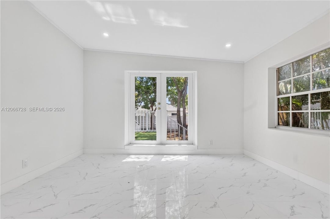 For Sale: $449,900 (3 beds, 2 baths, 1294 Square Feet)