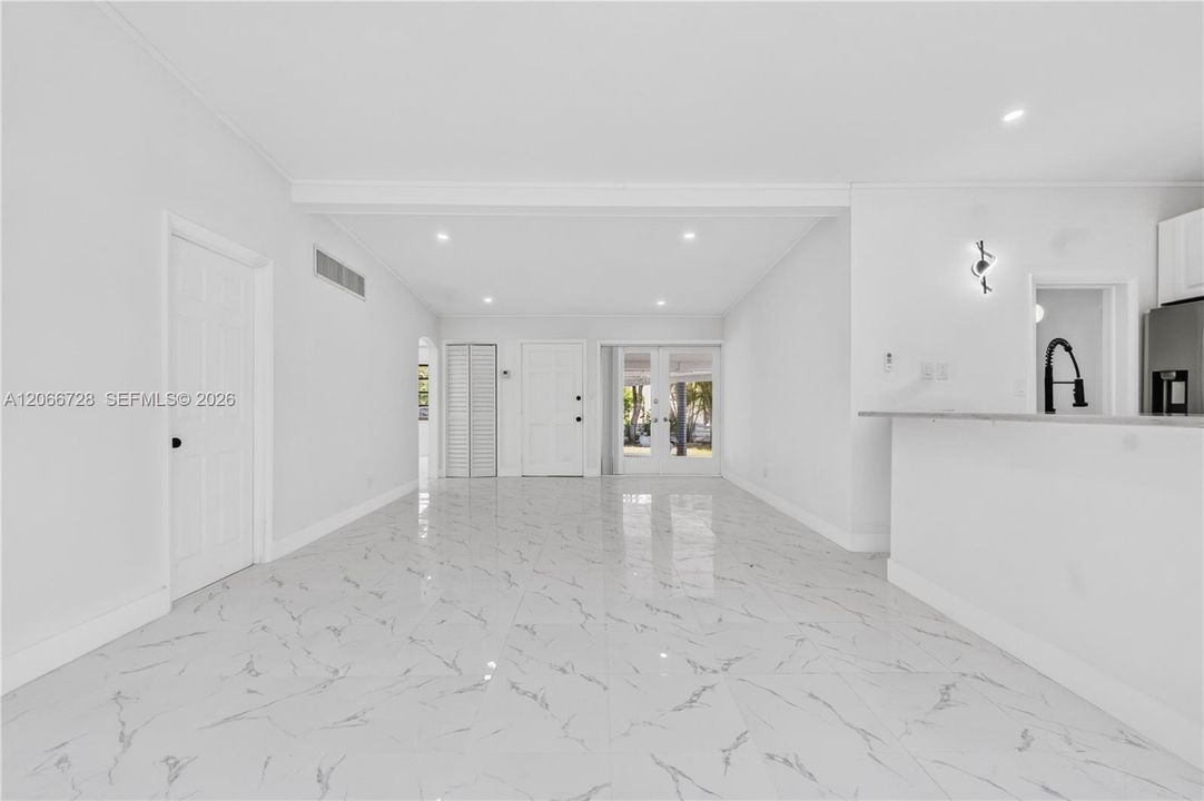 For Sale: $449,900 (3 beds, 2 baths, 1294 Square Feet)