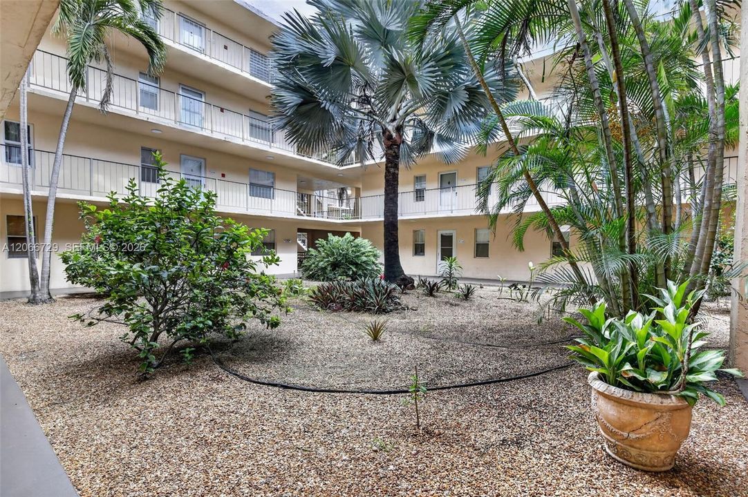 For Sale: $89,000 (1 beds, 1 baths, 748 Square Feet)