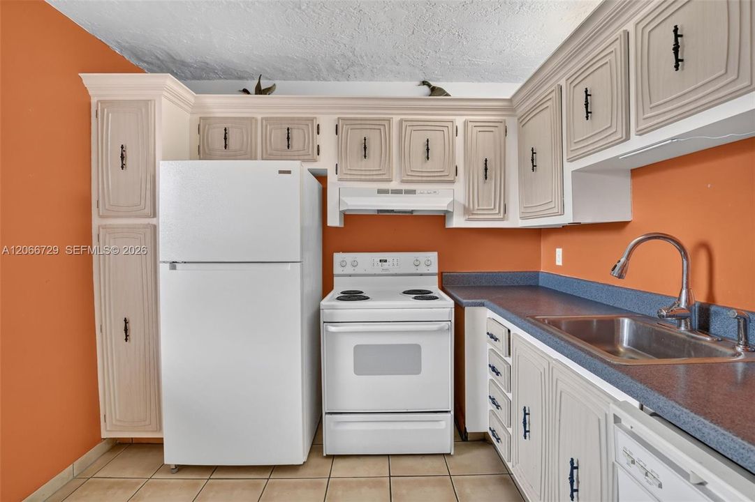 For Sale: $89,000 (1 beds, 1 baths, 748 Square Feet)