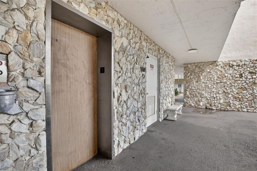 For Sale: $89,000 (1 beds, 1 baths, 748 Square Feet)