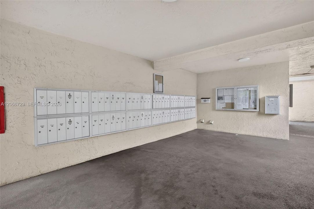 For Sale: $89,000 (1 beds, 1 baths, 748 Square Feet)