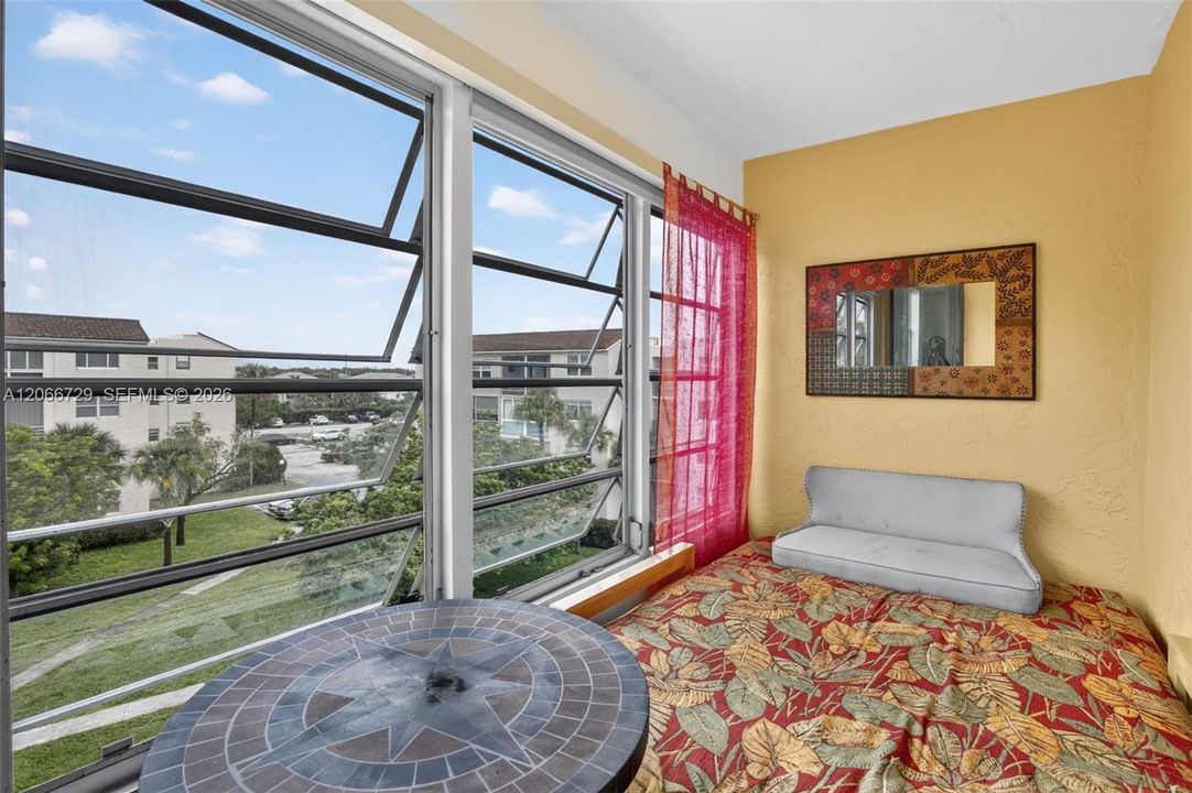 For Sale: $89,000 (1 beds, 1 baths, 748 Square Feet)