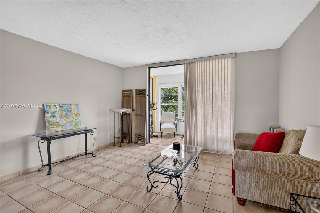 For Sale: $89,000 (1 beds, 1 baths, 748 Square Feet)