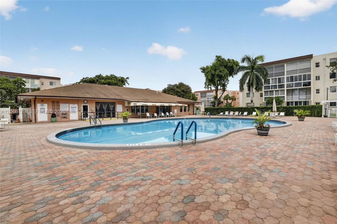 For Sale: $89,000 (1 beds, 1 baths, 748 Square Feet)
