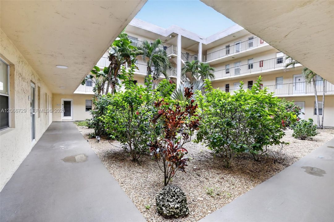 For Sale: $89,000 (1 beds, 1 baths, 748 Square Feet)