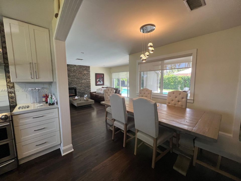 For Sale: $1,075,000 (3 beds, 3 baths, 2031 Square Feet)