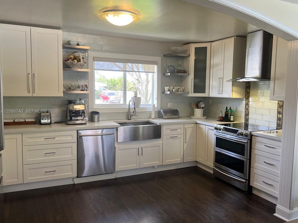 For Sale: $1,075,000 (3 beds, 3 baths, 2031 Square Feet)